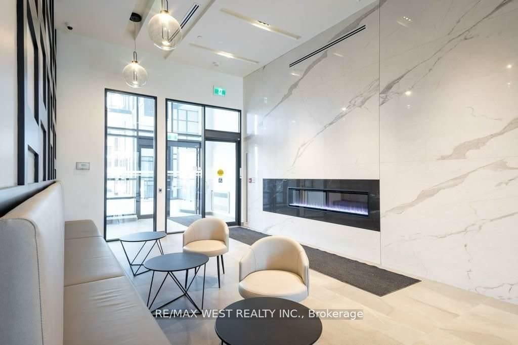 681 Yonge St, #231