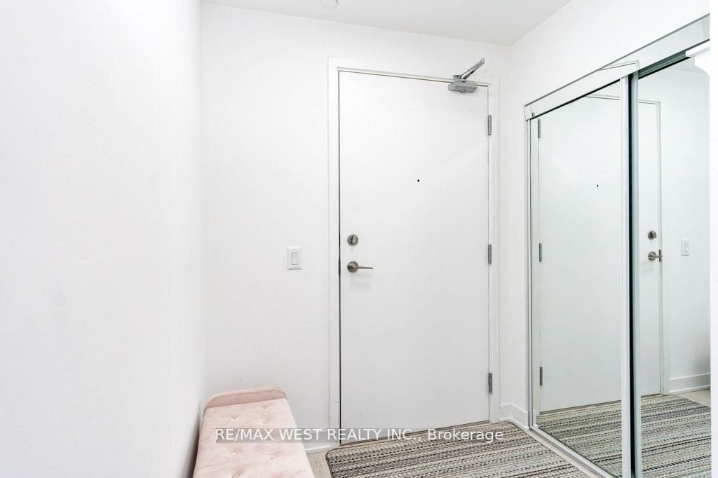 681 Yonge St, #231