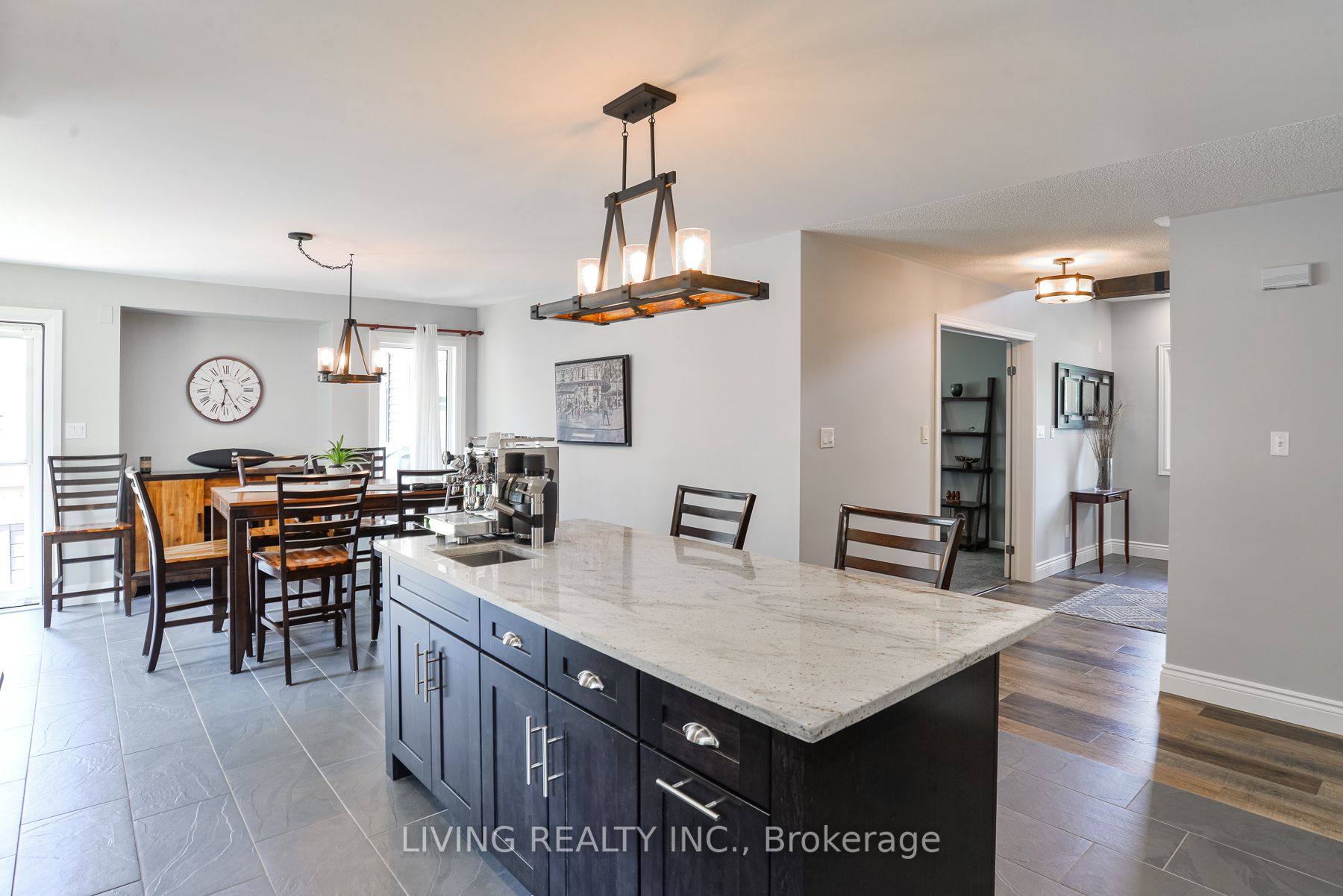 Listing S6647686 - Large Photo # 10