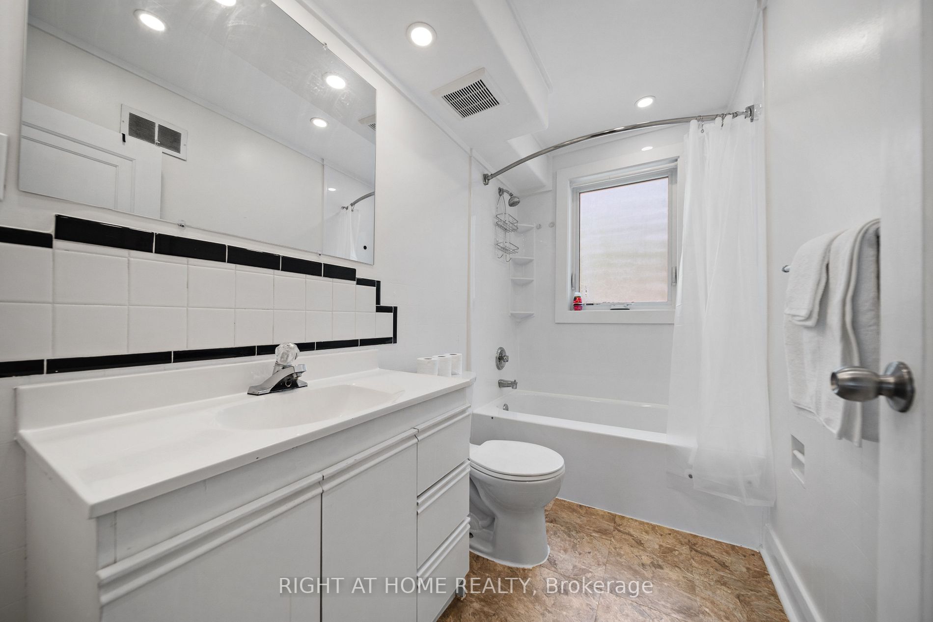 21 Thomson St, #Main Fl
