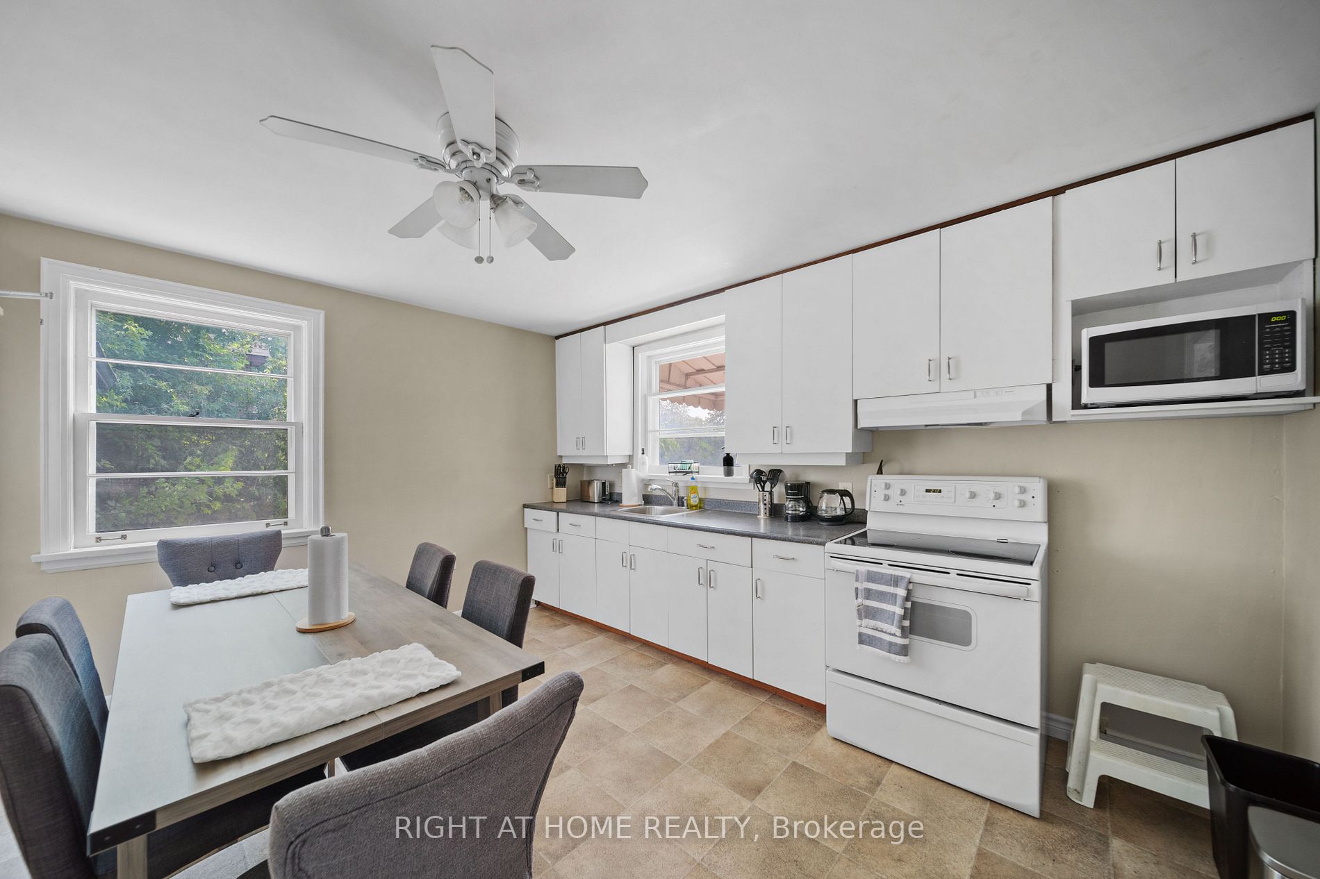 21 Thomson St, #Main Fl