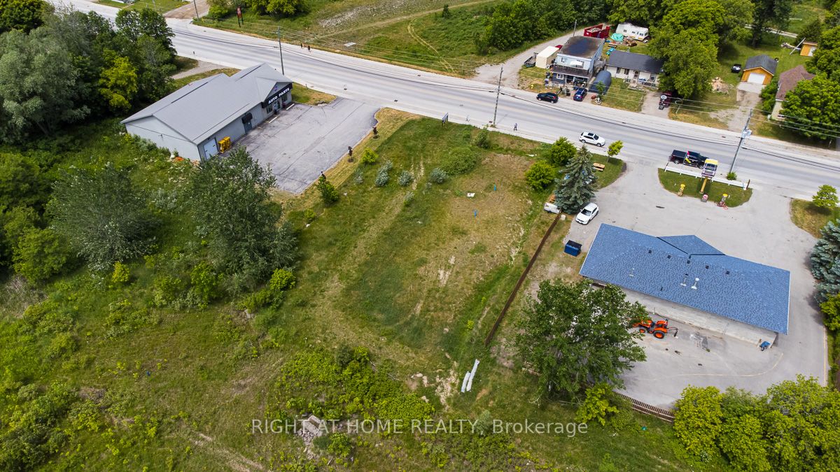 137 Queen St W