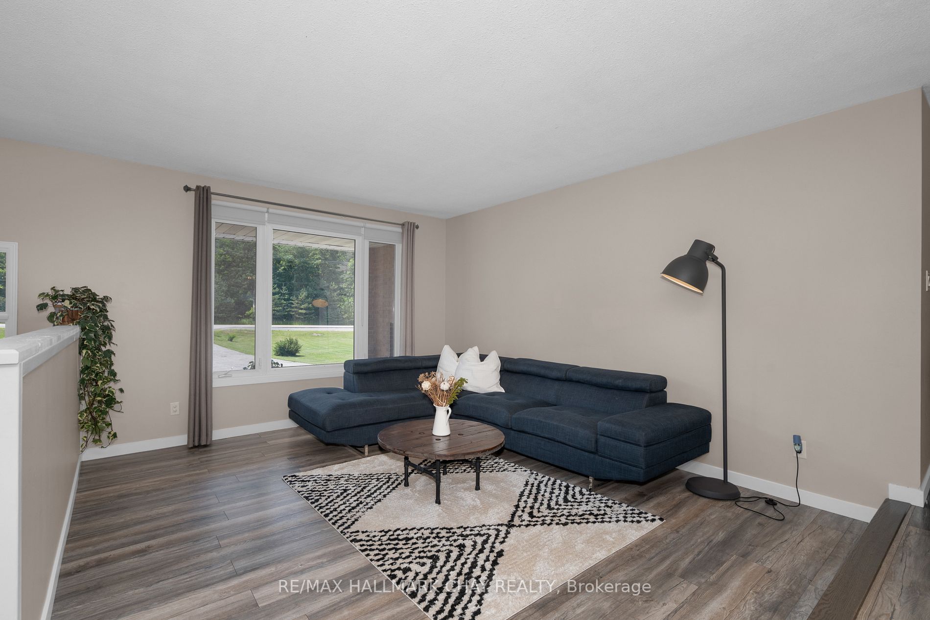4449 Penetanguishene Rd
