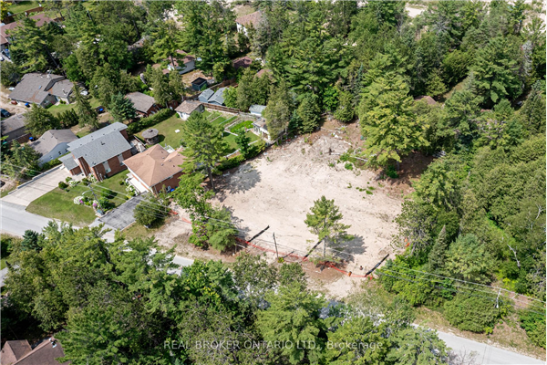 24 Homewood Ave, Wasaga Beach