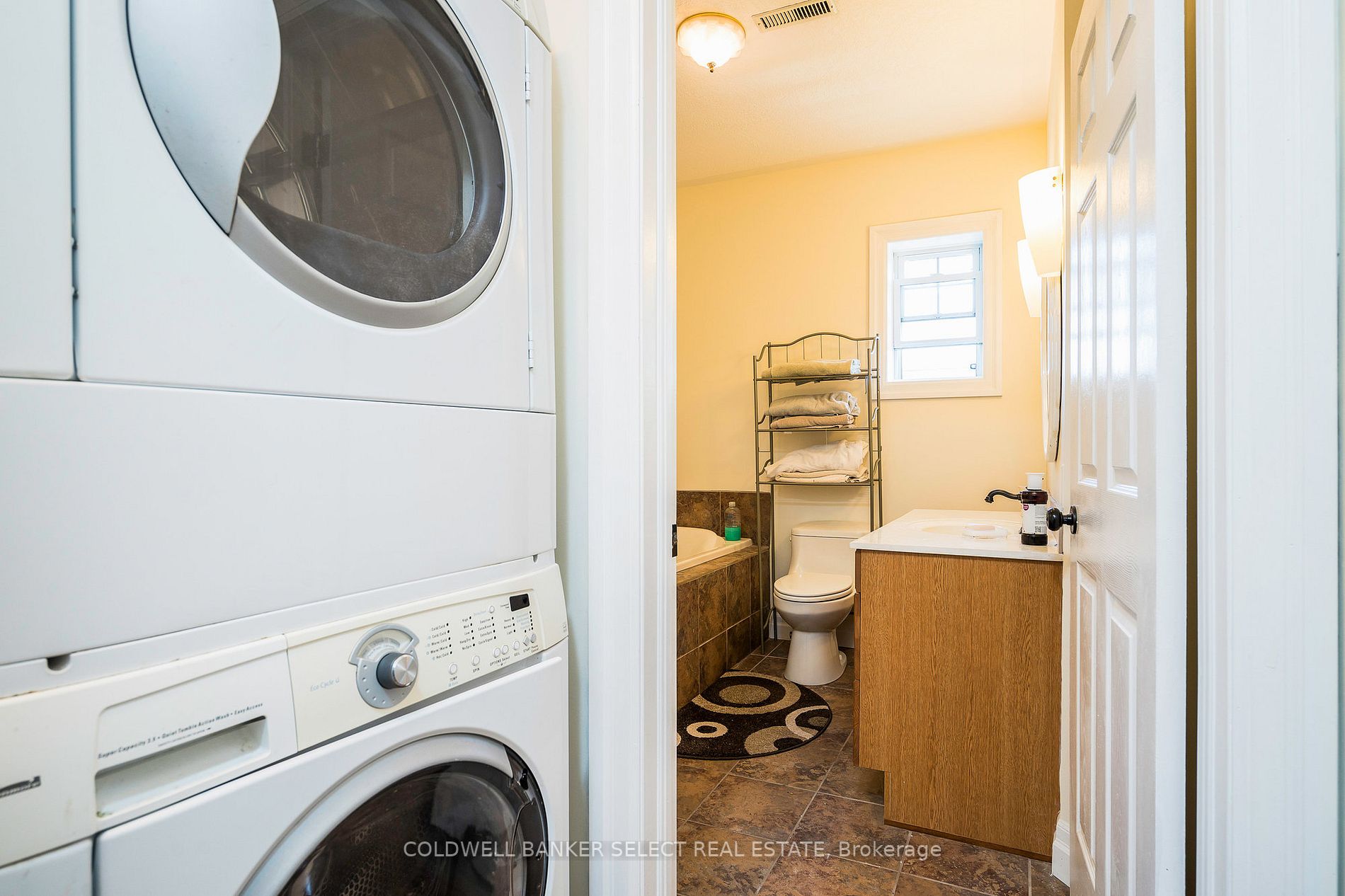 36 Saint Marie St