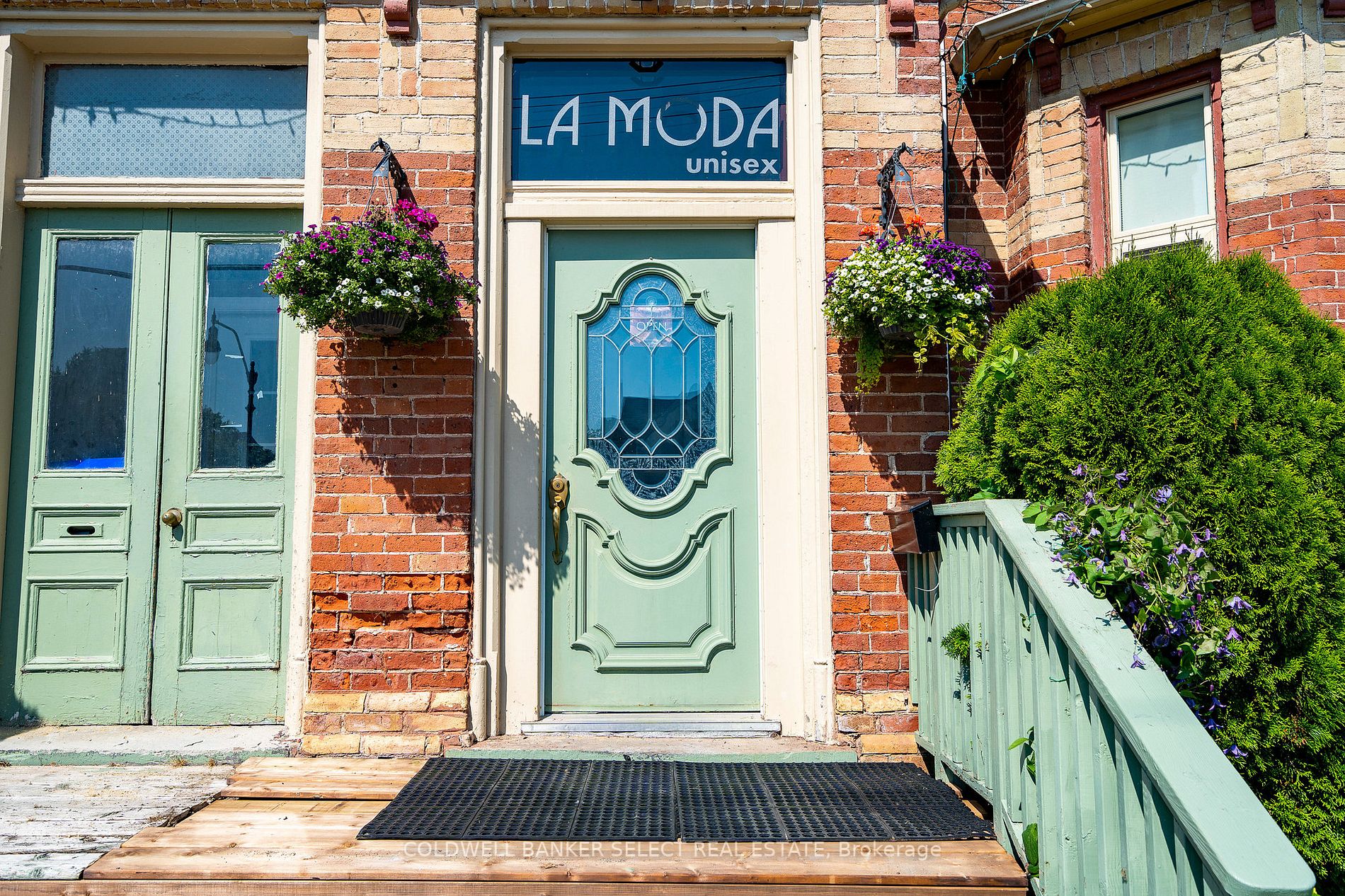 36 Saint Marie St
