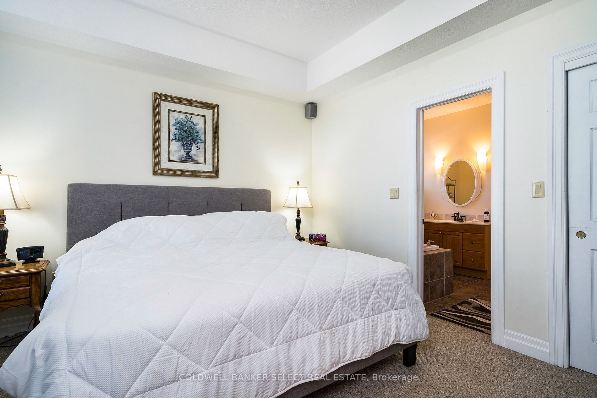 36 Saint Marie St