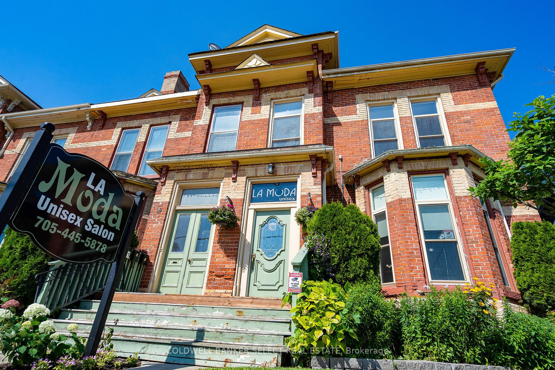 36 Saint Marie St