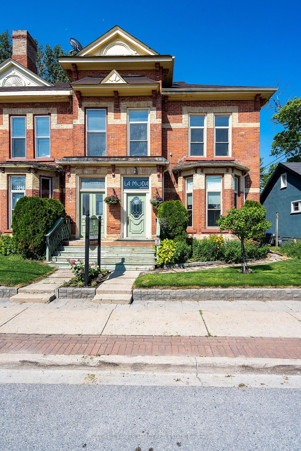 36 Saint Marie St