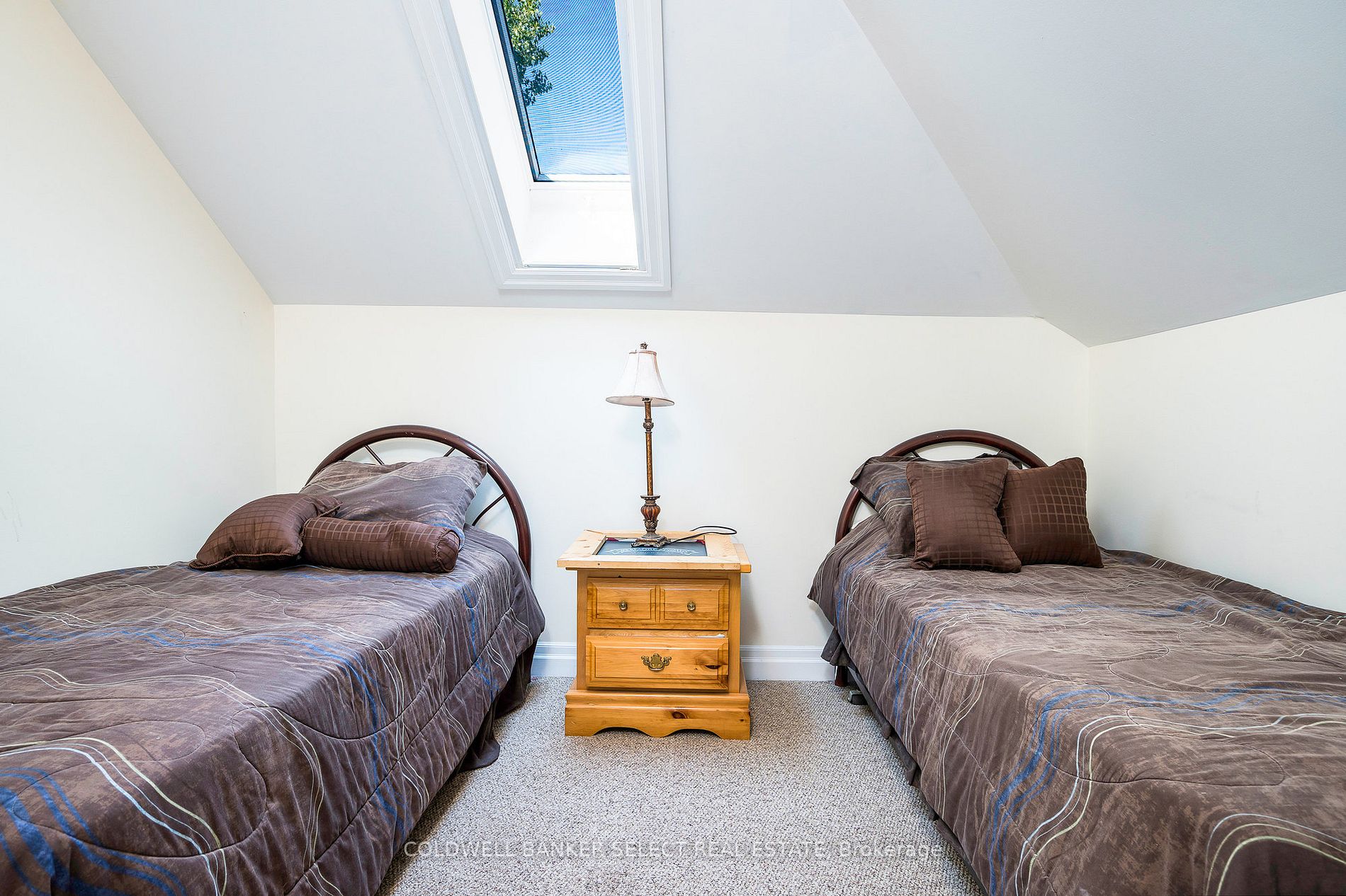 36 Saint Marie St