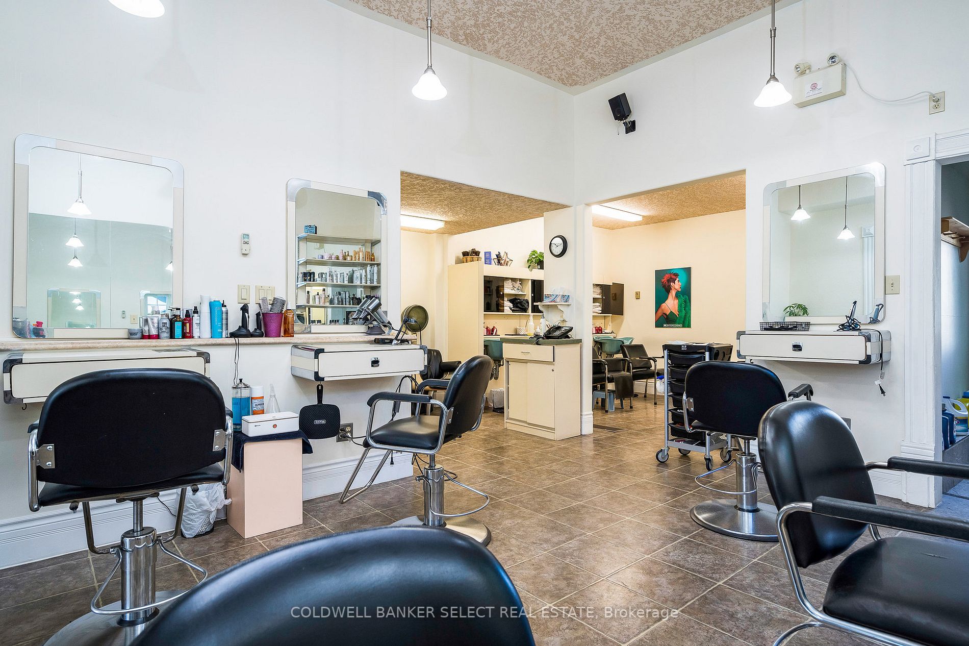 36 Saint Marie St
