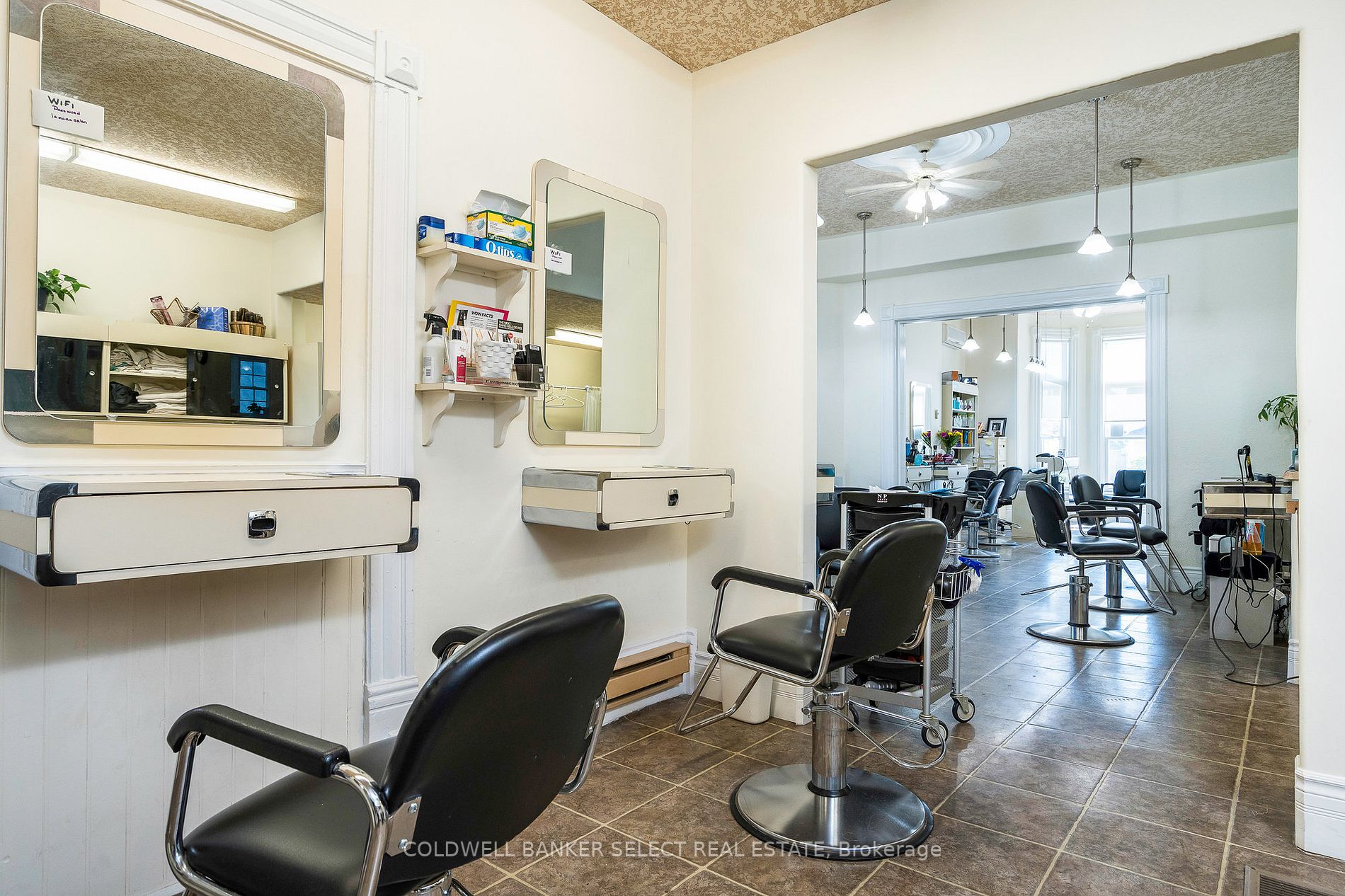 36 Saint Marie St
