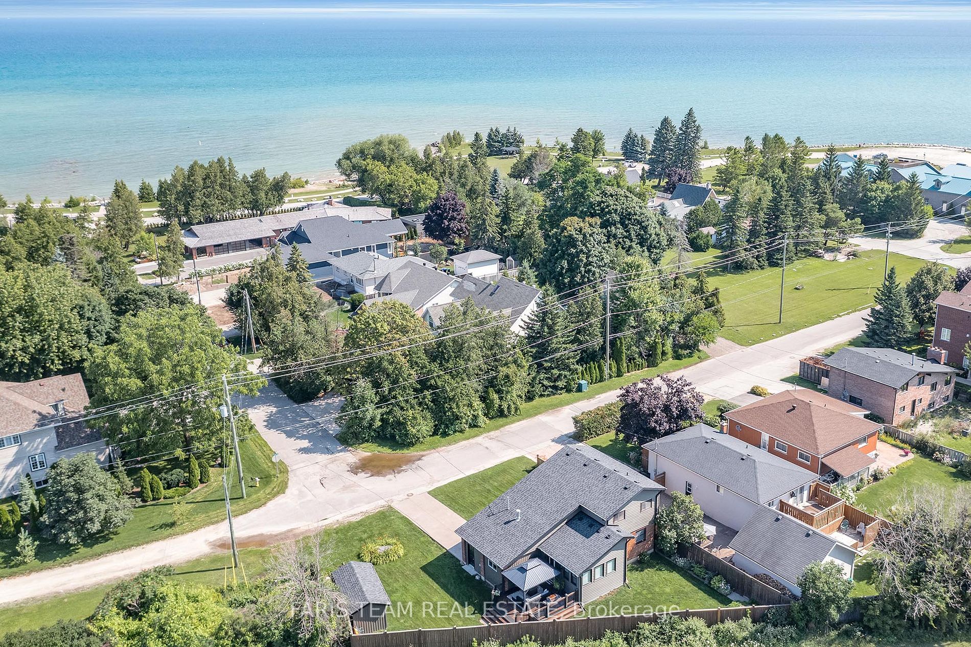 562 Simcoe St