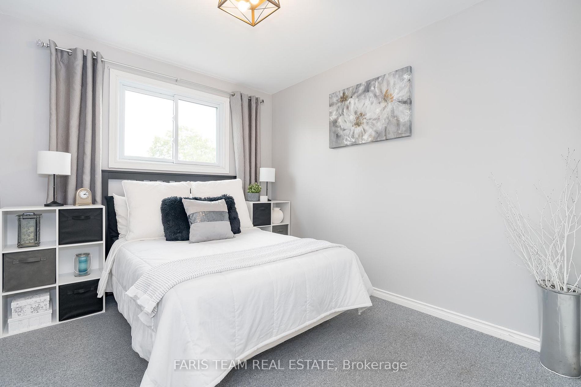562 Simcoe St
