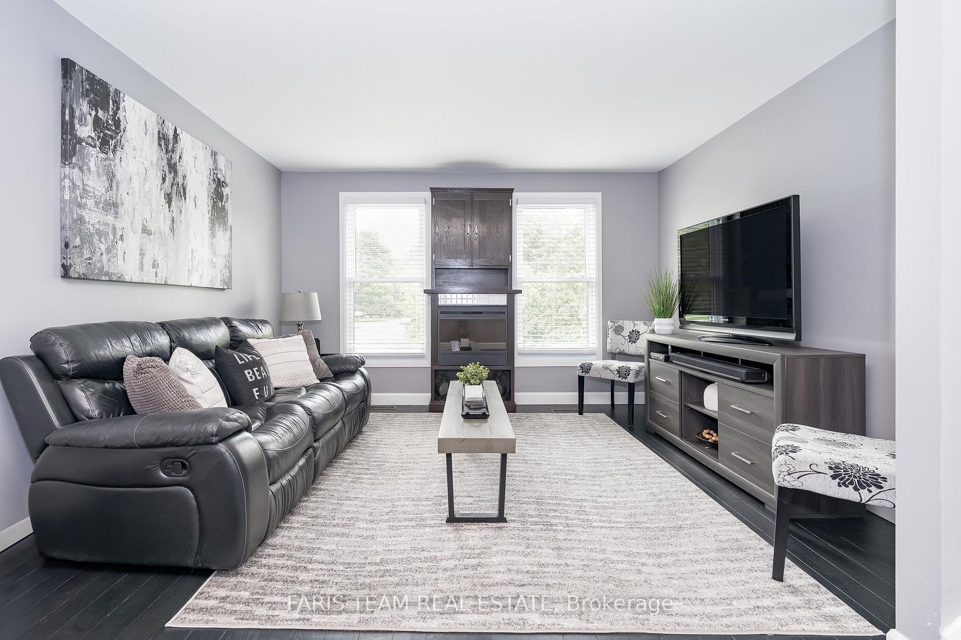 562 Simcoe St