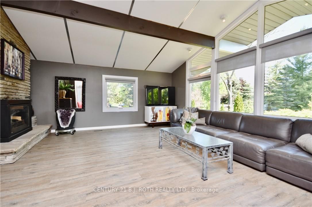 68 Royal Oak Dr