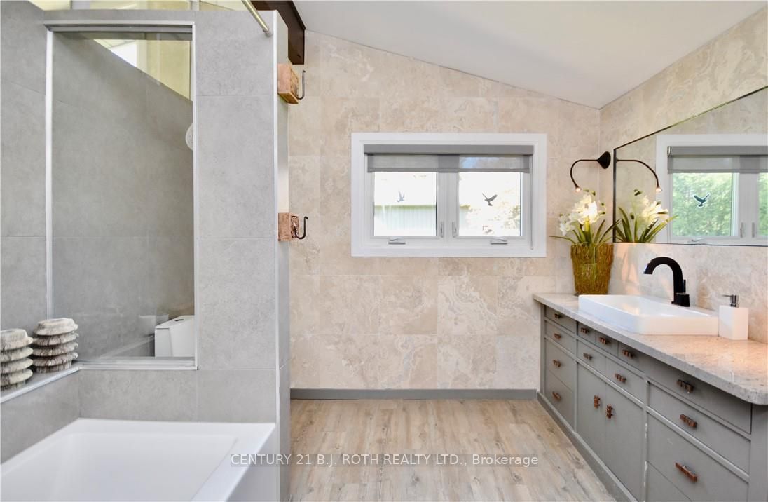 68 Royal Oak Dr