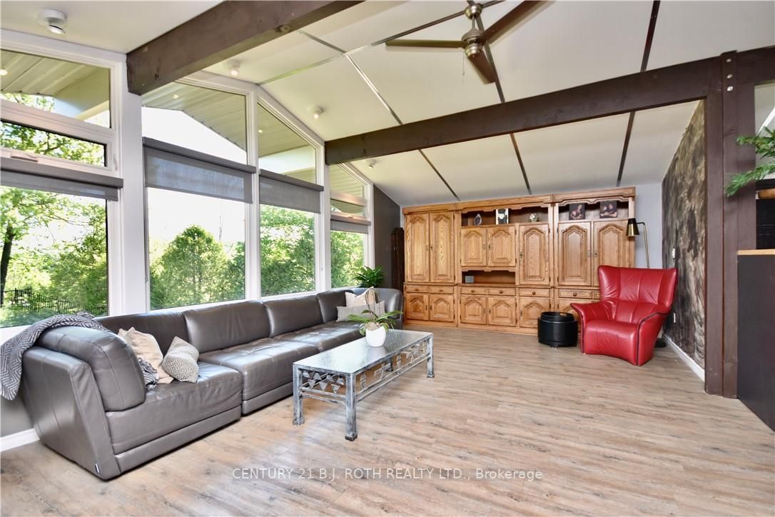 68 Royal Oak Dr