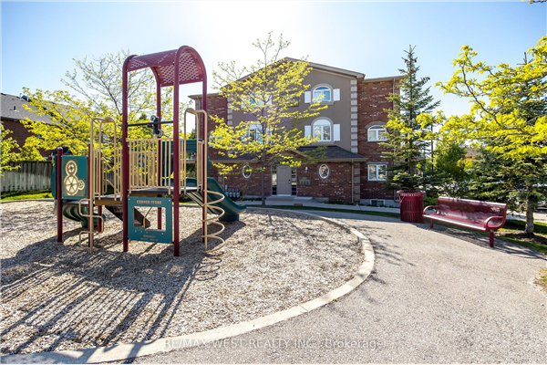 135 Sydenham Wells, Barrie