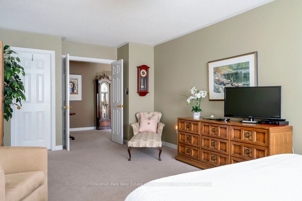 16 Thomas Dr