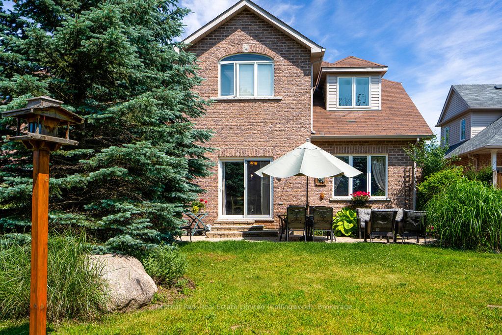 16 Thomas Dr
