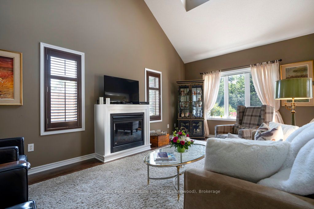 16 Thomas Dr