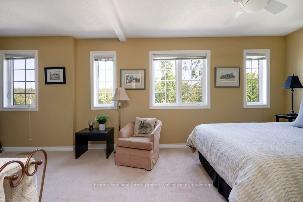 16 Thomas Dr