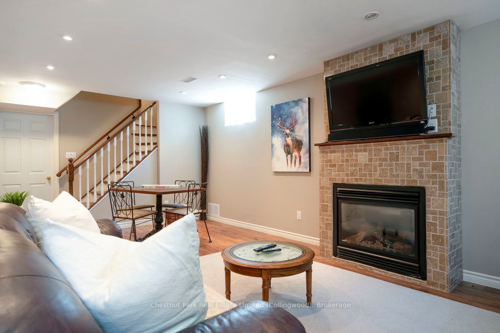 16 Thomas Dr