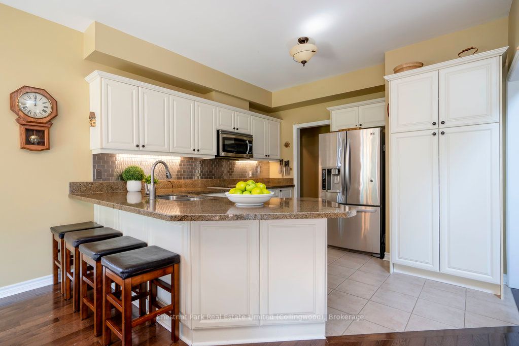 16 Thomas Dr