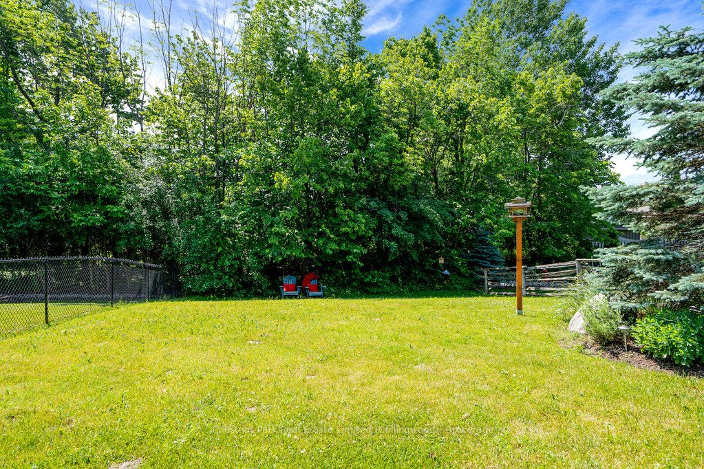 16 Thomas Dr