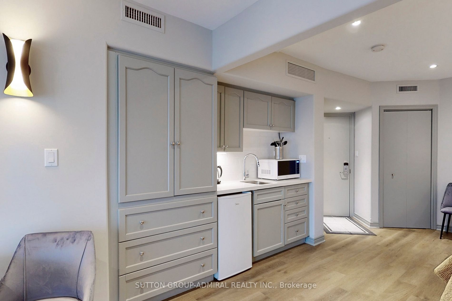 90 Highland Drive, #2306-07