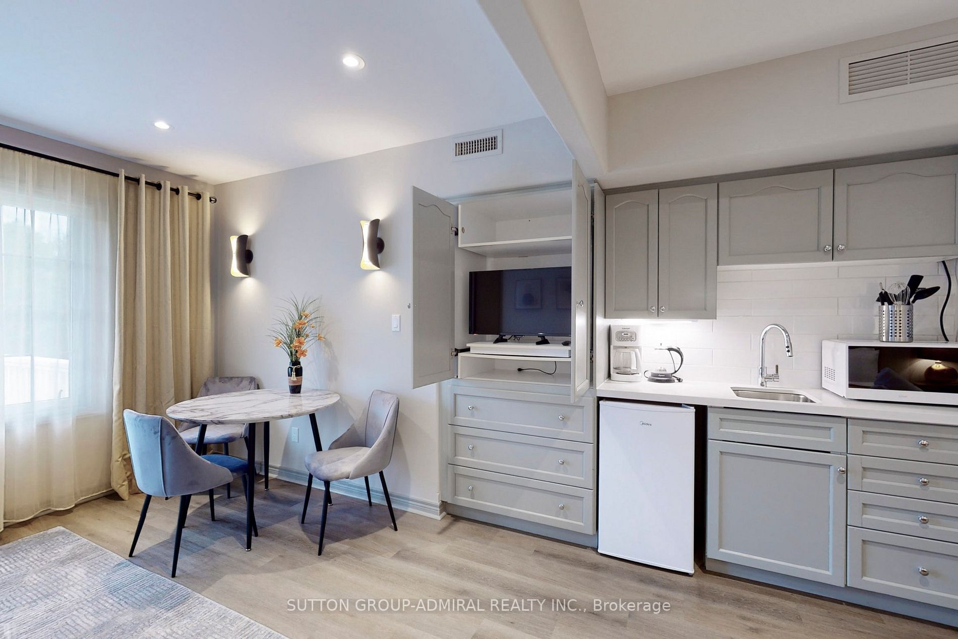 90 Highland Drive, #2306-07