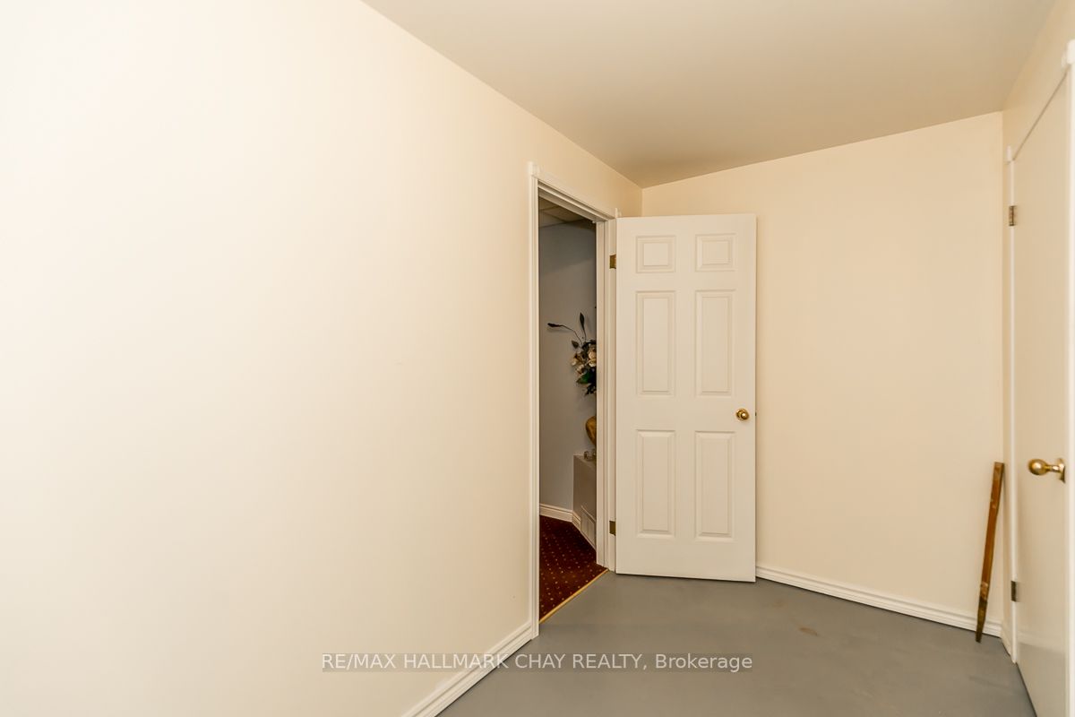 18 Valley Drive
