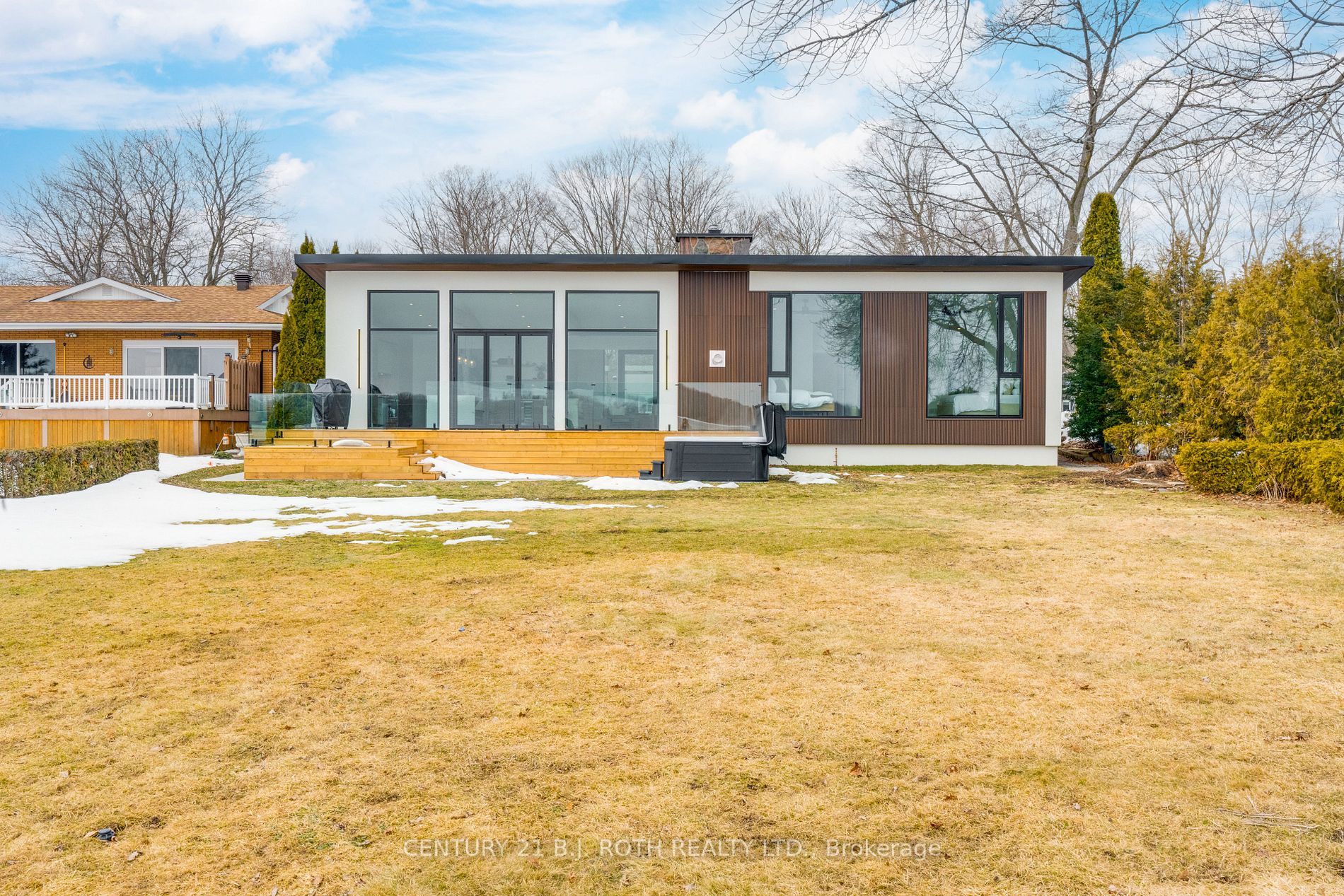 655 Glen Cres