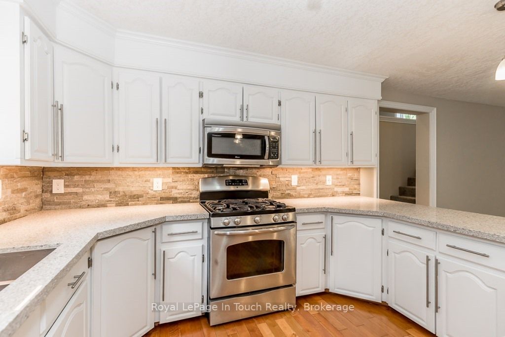Listing S6671580 - Large Photo # 15