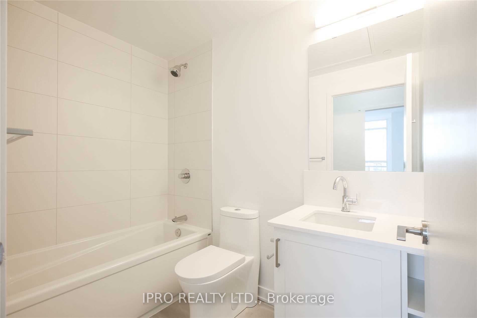 681 Yonge St, #111