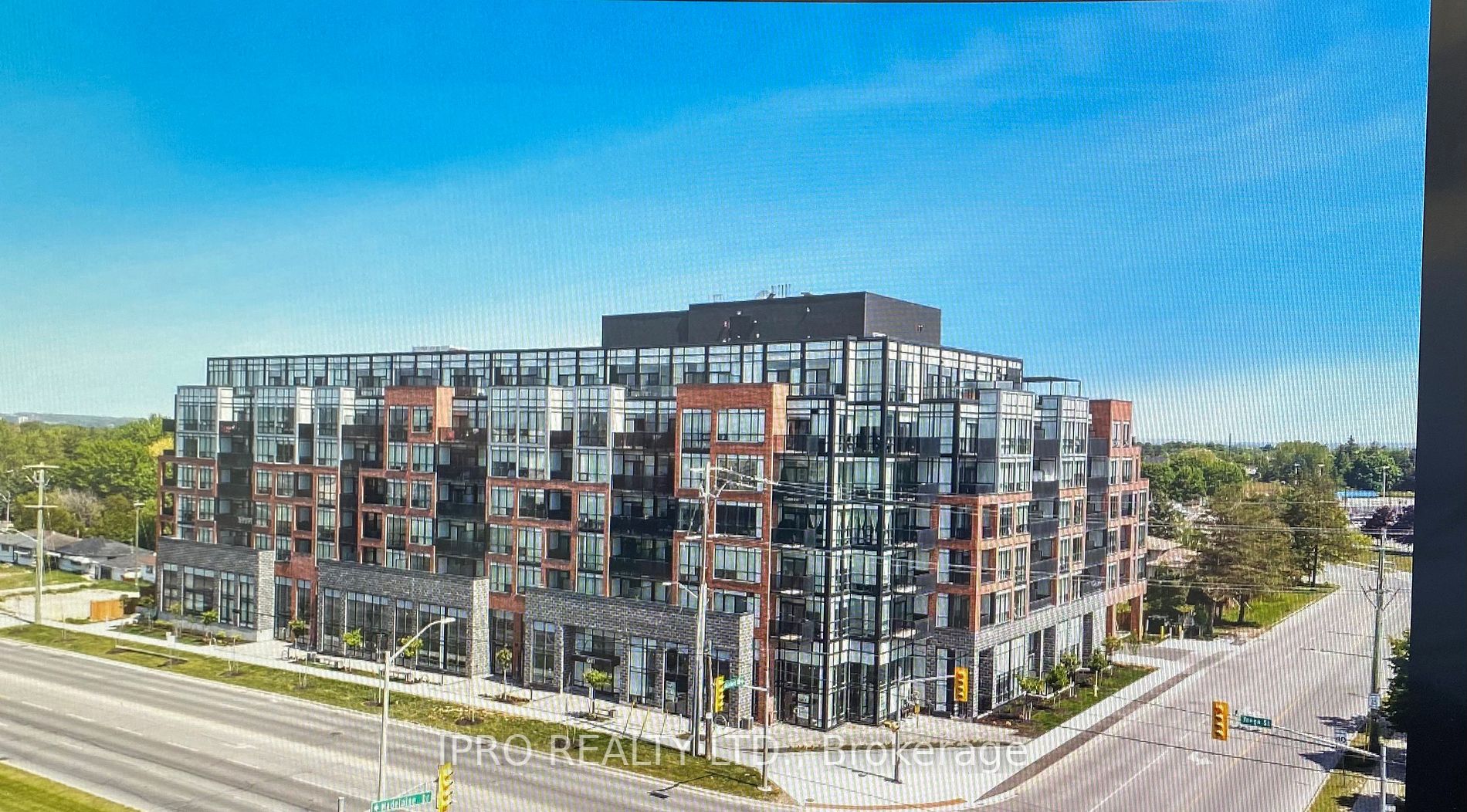 681 Yonge St, #111