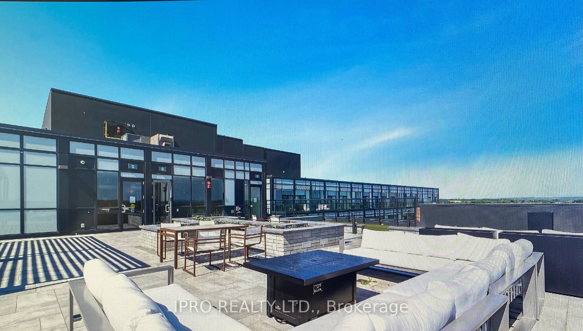 681 Yonge St, #111