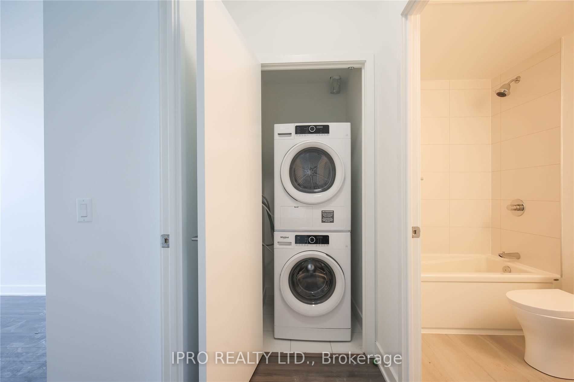 681 Yonge St, #111