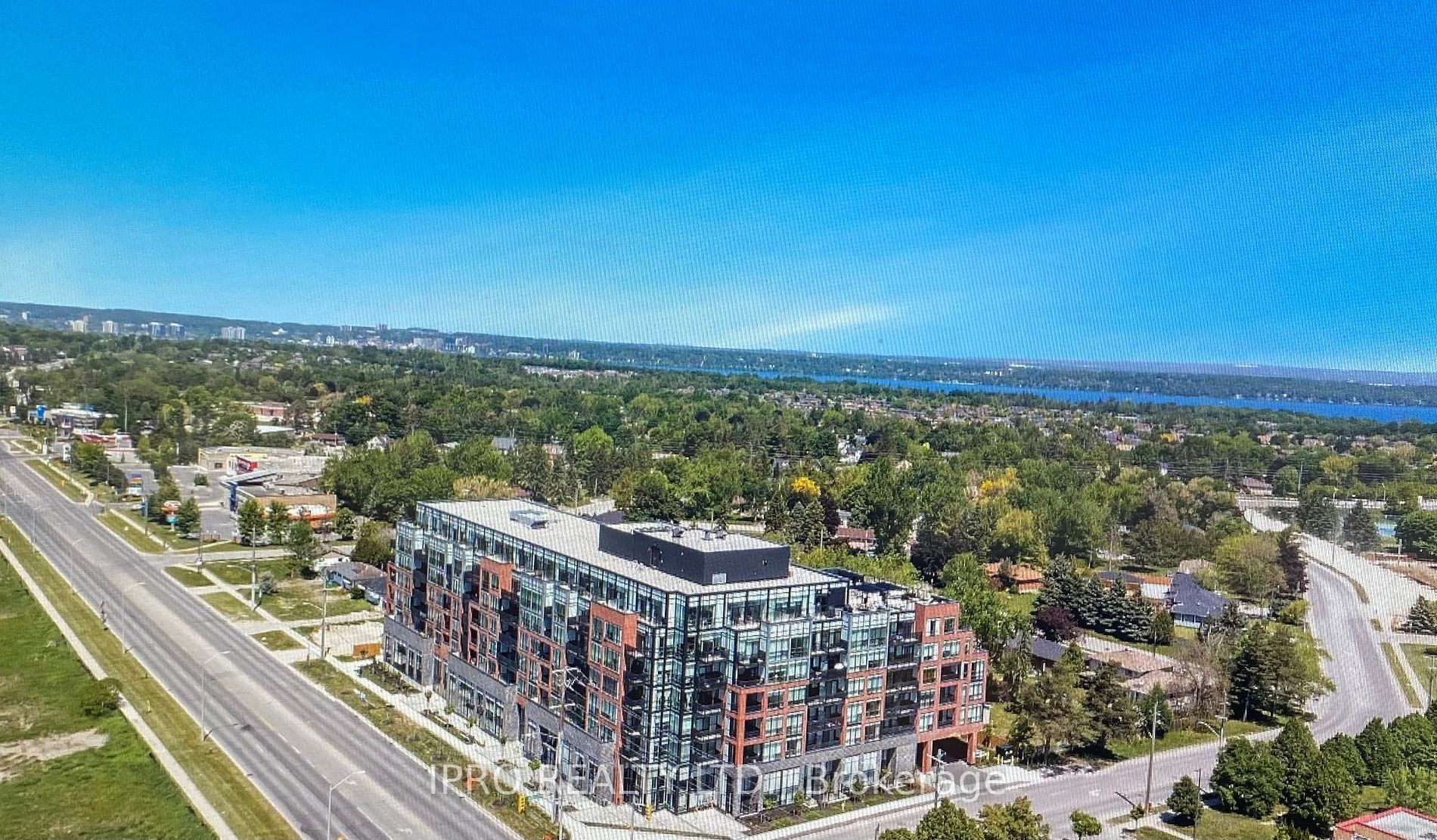 681 Yonge St, #111