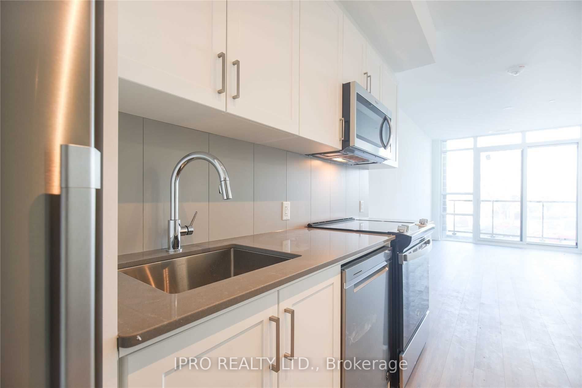 681 Yonge St, #111