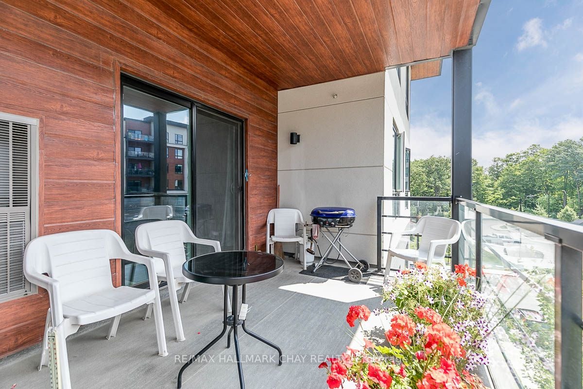 306 Essa Rd, #302
