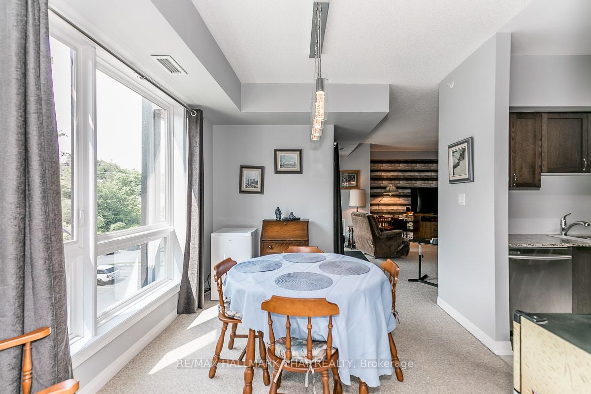 306 Essa Rd, #302