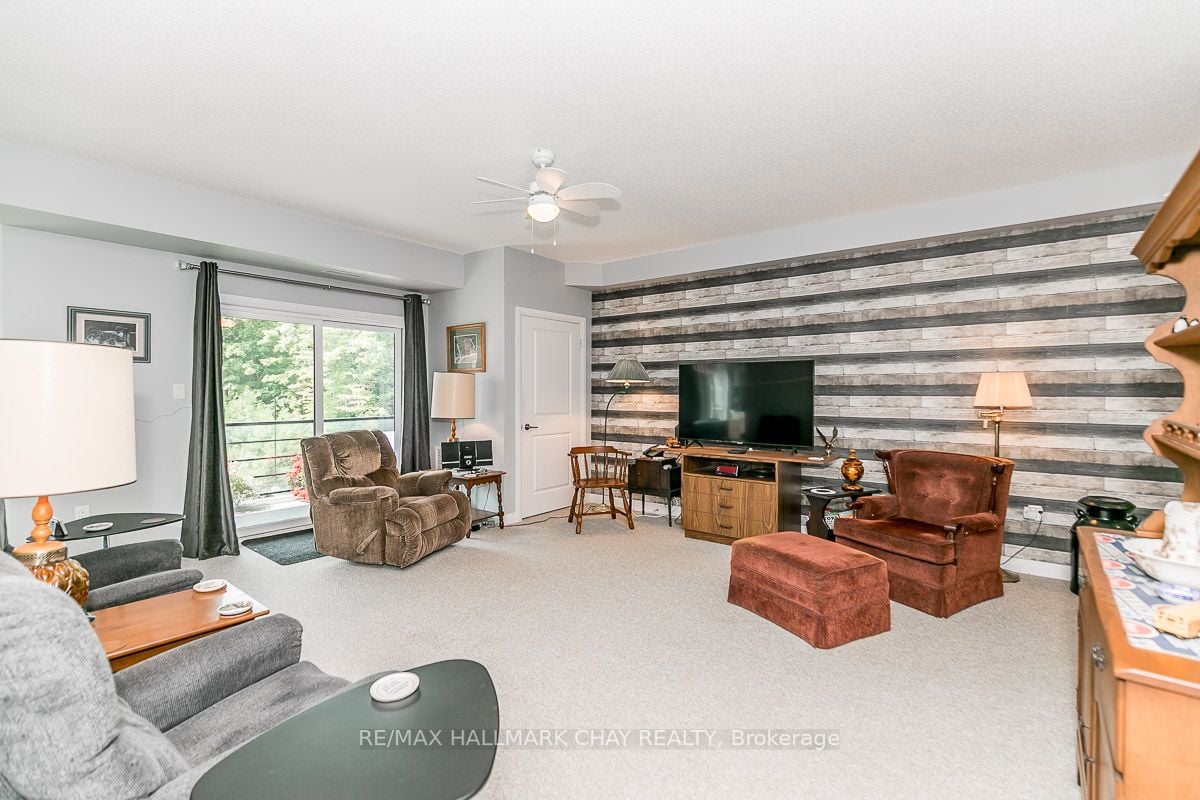 306 Essa Rd, #302