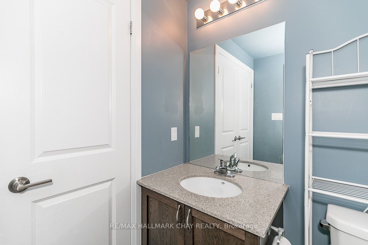 306 Essa Rd, #302