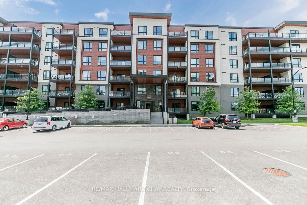 306 Essa Rd, #302