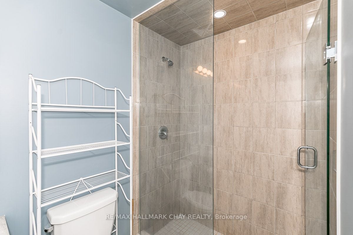306 Essa Rd, #302