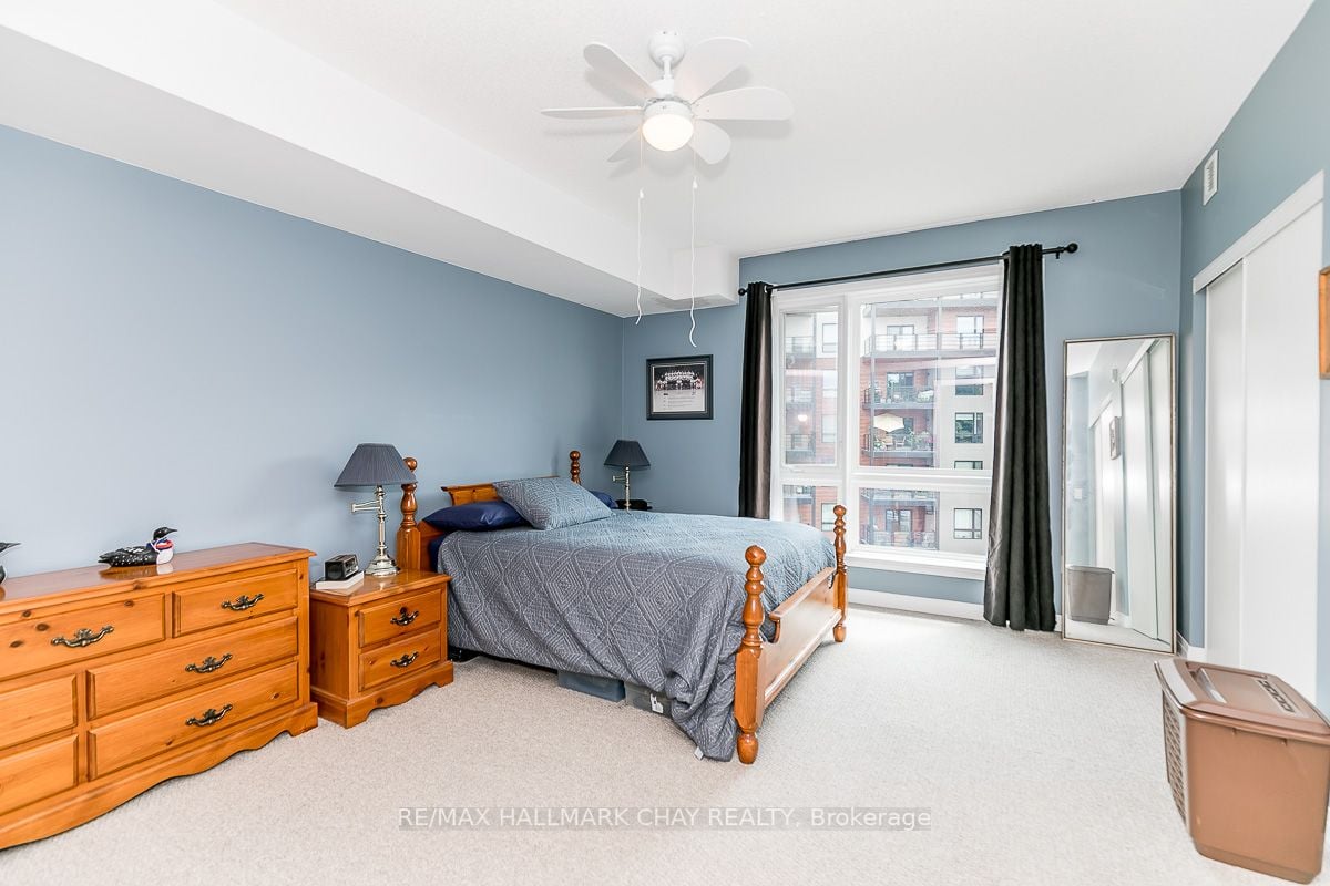 306 Essa Rd, #302