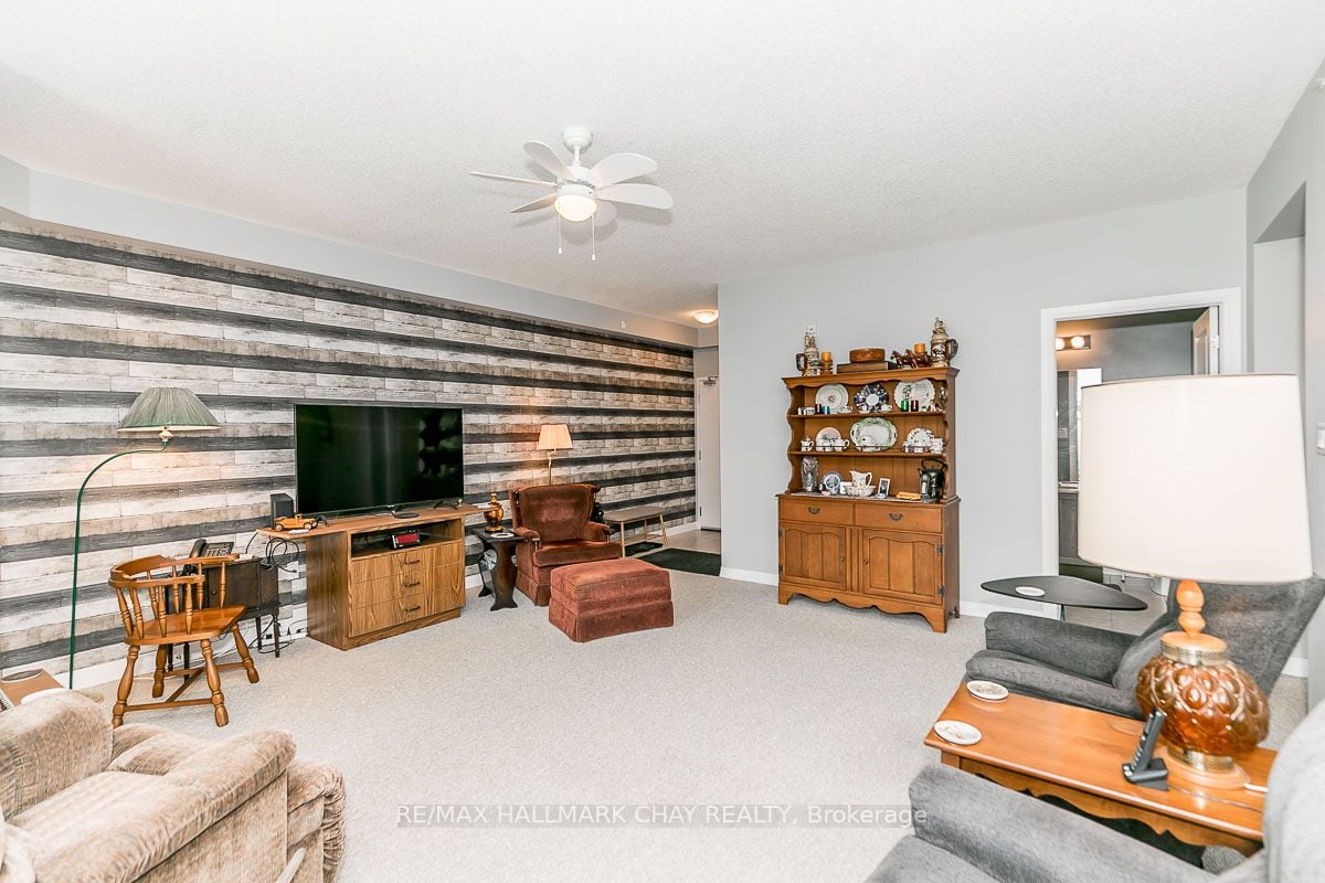 306 Essa Rd, #302