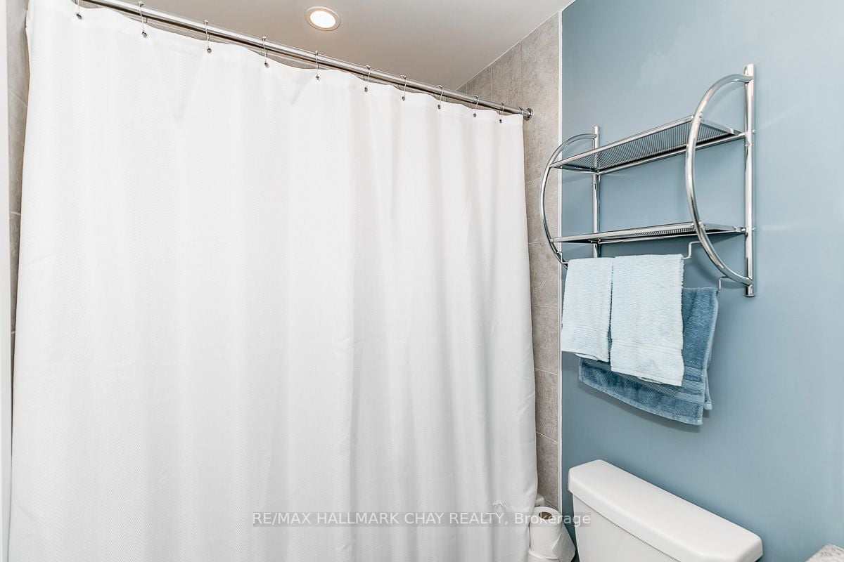306 Essa Rd, #302